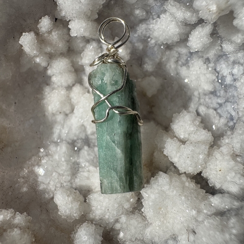 Dije de Esmeralda en Bruto - comprar online