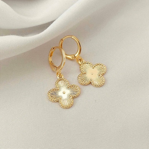 Argola Click Trevo - Liso - Banhado Ouro 18k - Antialérgico