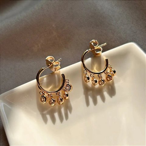 Argola Mini Vin - Banhado Ouro 18k - Antialérgico