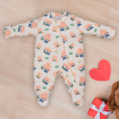 Macacão Suedine Bebê Menino Estampado Ursos Marfim Upi Uli