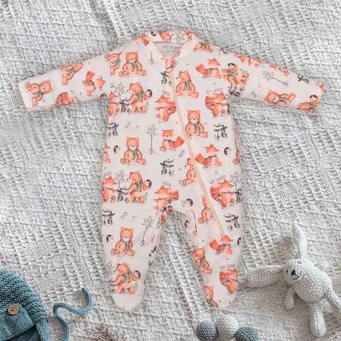 Macacão Suedine Bebê Menino Estampa Ursos e Raposas Upi Uli
