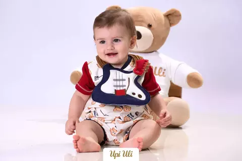 Macaquinho De Bebê Com Babador Vermelho Edgar
