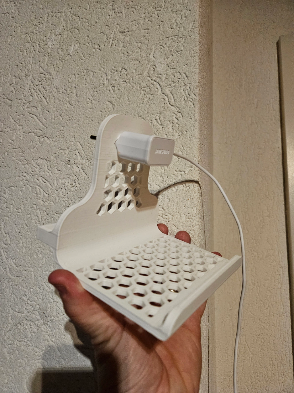 Suporte de Parede para Celular - Organize e Carregue com Segurança