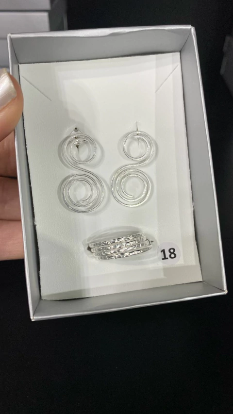 Conjunto Brinco e anel 4 fios