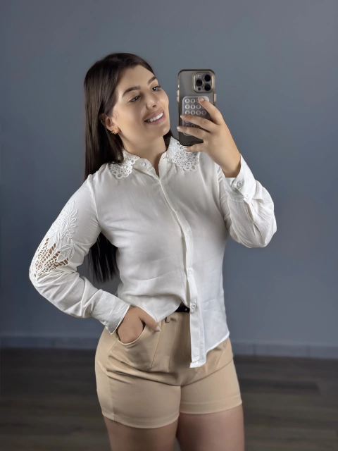 Blusa Gola de Renda - comprar online