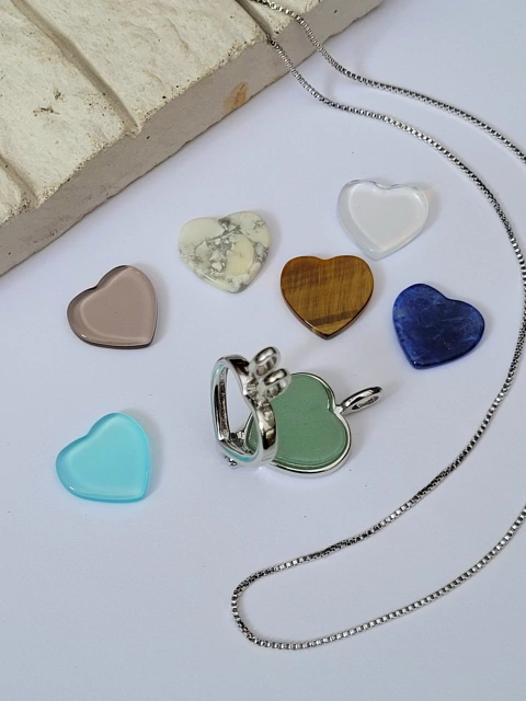 Colar Relicário Coração de Pedras Naturais em Ródio