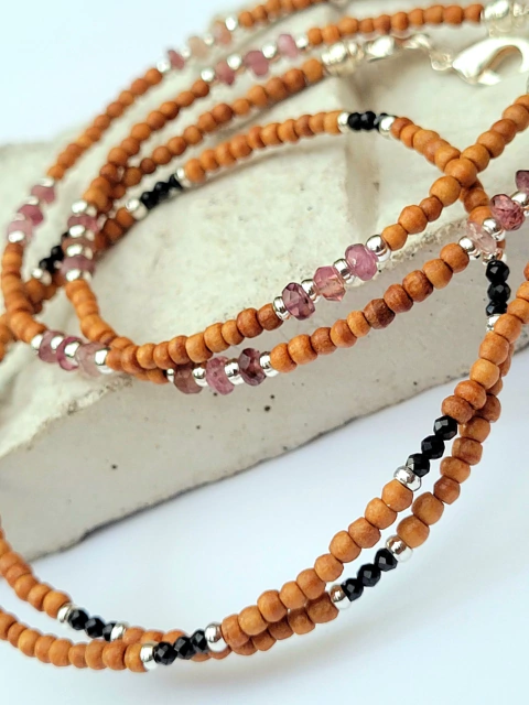 Colar de Sândalo Espinélio ou Turmalina Rosa - Coleção Flower - comprar online