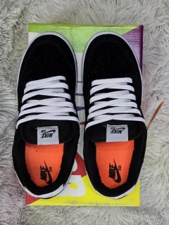 ZAPATILLAS NIKE SB DUNK BLACK WHITE PREMIUM - [ZU00224] - Bless West Club