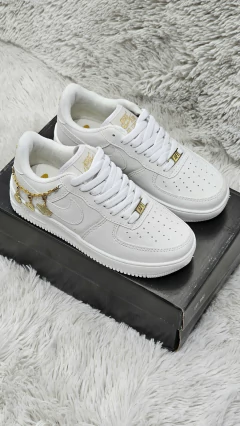 ZAPATILLAS AIR FORCE 1 LOW LX WHITE WHIT CHAIN PREMIUM - [ZU00163] - comprar online