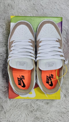 ZAPATILLAS NIKE DUNK LOW MEDIUM CURRY PREMIUM - [ZU00169] - Bless West Club