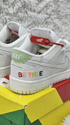 ZAPATILLAS SB DUNK LOW BE TRUE PREMIUM - [ZU00117] - Bless West Club