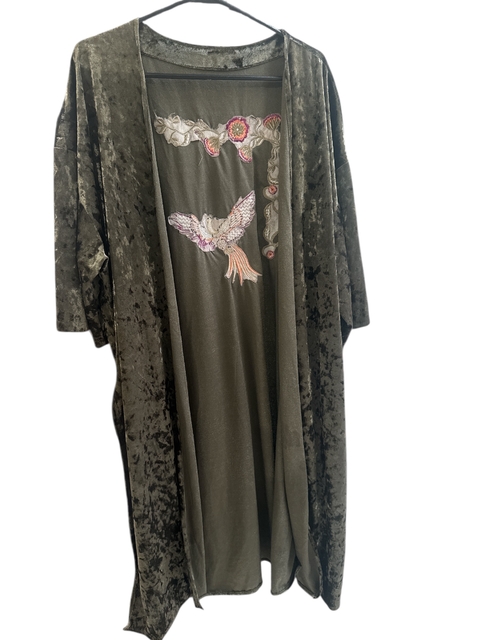 Kimono bordado de plush talle U
