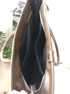 Cartera Shanghái-eco cuero chocolate oscuro (con tachas)