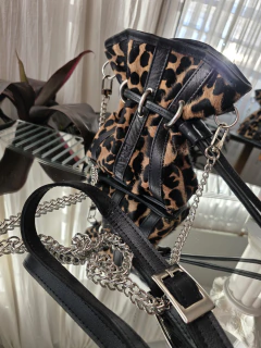 Cartera Mini-Munbai CUERO pelo vaca chita - comprar online