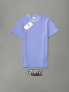 Camiseta Lacoste Letreiro na Gola Lílas - comprar online