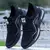 Sapatos masculinos, malha de verão na internet