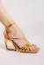 Sandália ouro Cecconello com salto alto vazado de 9,5cm, bico quadrado e detalhes em cortiça. Sofisticação e tendência para seu look. Garanta a sua!

