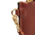 Clutch Cecconello em couro marrom conhaque, design minimalista, alça removível e ferragens douradas. Versátil e elegante para diversas ocasiões. Garanta já!