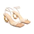 Sandália creme Cecconello com salto médio arquitetônico, bico quadrado e tiras douradas. Sofisticação para seus looks. Garanta já a sua e arrase!