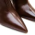 Bota de couro marrom, cano longo e salto alto de 11cm. Elegância e versatilidade para looks sofisticados. Garanta já a sua Cecconello!