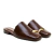 Mule rasteira em couro marrom, bico quadrado e detalhe dourado. Conforto e elegância para looks urbanos. Garanta já a sua Cecconello!
