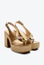 Sandália plataforma em couro marrom Cecconello, salto 11cm, detalhe concha dourada e rafia. Sofisticação e conforto para looks elegantes. Garanta a sua!

