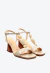 Sandália couro off white Cecconello com salto médio, pedrarias e design sofisticado. Conforto e elegância para seu look. Garanta já a sua!