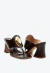 Tamanco em couro marrom, salto médio bloco, detalhe dourado. Sofisticação e conforto para looks versáteis. Garanta o seu Cecconello!
