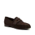 Mocassim feminino em couro camurça marrom, salto baixo de 2,5cm, design clássico e artesanal. Conforto e elegância para seu dia a dia. Garanta o seu!