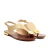 Rasteira couro creme com tira assimétrica e adorno dourado. Luxo minimalista e conforto para dias quentes. Garanta já seu toque de sofisticação!