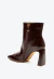 Bota feminina em couro marrom, salto bloco 9cm, bico quadrado e zíper lateral. Sofisticação e conforto para looks modernos. Garanta já a sua!