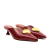 Mule em couro vermelho, salto baixo escultural, detalhe coração dourado. Sofisticação e conforto para seu look. Garanta já o seu!