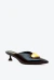Mule em couro preto com salto baixo, bico fino e detalhe de coração dourado. Sofisticação e conforto para seu dia. Garanta já o seu toque de elegância!