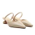 Mule feminino em couro off white, salto baixo escultural e tira de ajuste. Design sofisticado para conforto e estilo. Garanta já o seu Cecconello!
