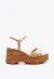 Sandália plataforma Cecconello em couro nude, salto anabela 9cm, tachas douradas e fechamento delicado. Perfeita para looks sofisticados. Compre já!