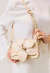 Bolsa de couro nude Cecconello com flor 3D, alça removível e metais dourados. Sofisticação para eventos e looks urbanos. Garanta já a sua!