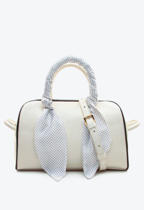Bolsa baú em couro branco Cecconello com lenço poá removível, design clean girl e french chic. Prática, elegante e versátil. Garanta a sua agora!