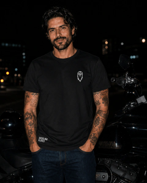 CAMISETA MASCULINA GASOLINA GLOVES - THE ROAD CULTURE - PRETA