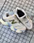 New Balance 9060 - Creme e Dourado