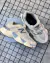 New Balance 9060 - Creme e Cinza