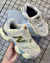 New Balance 9060 - Creme e Dourado - loja online