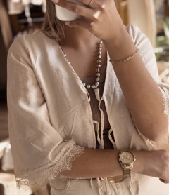 Blusa Charlotte en internet