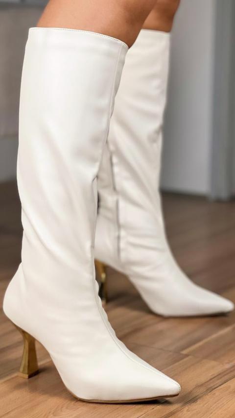 Bota Feminina Lara - Napa - Salto Fino Cromado- Cano medio/longo - Off white - comprar online
