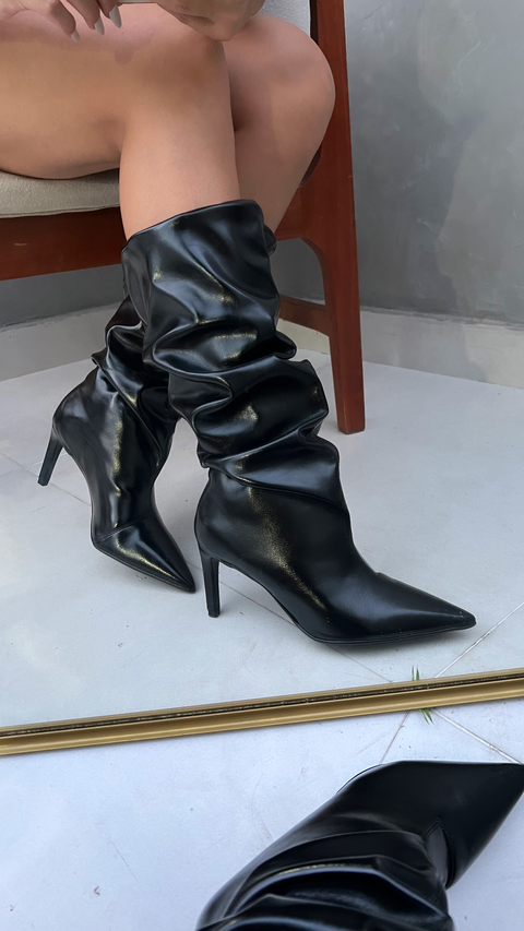 Bota Feminina Karen - Couro/PU - Cano medio/longo - Salto fino - Preta - comprar online
