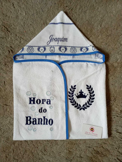 Toalha de Banho Bordada com Capuz