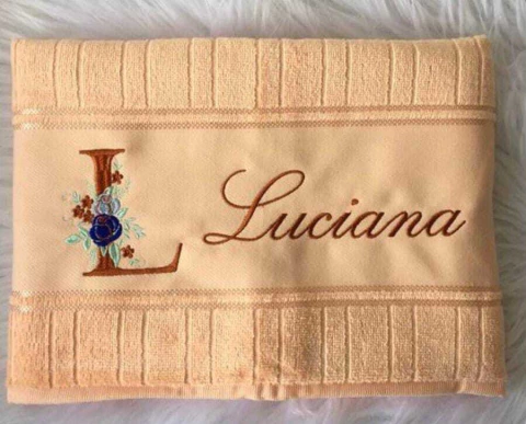 Toalha de Banho Bordada Inicial e Nome