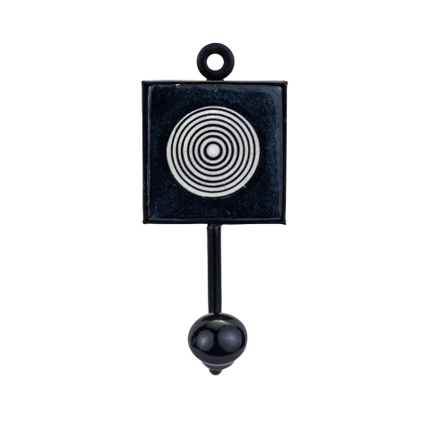 Pendurador Decorativo em Cerâmica – Geométrico Preto e Branco
