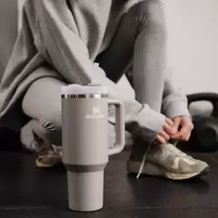 Imagen de Vaso Quencher FlowState(TM) 1.2L - Hidratación Duradera con Diseño Ergonómico