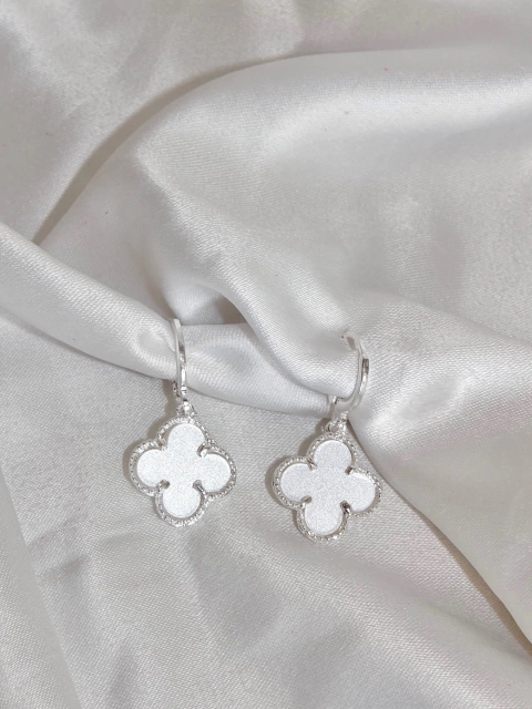 Brinco Trevo Acrílico - Banhado - comprar online