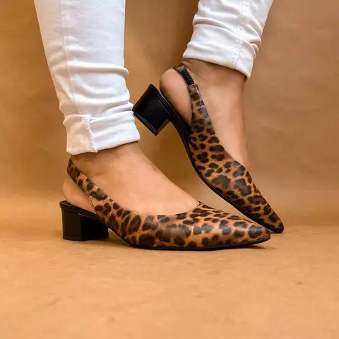 Slingback bico fino salto baixo - comprar online